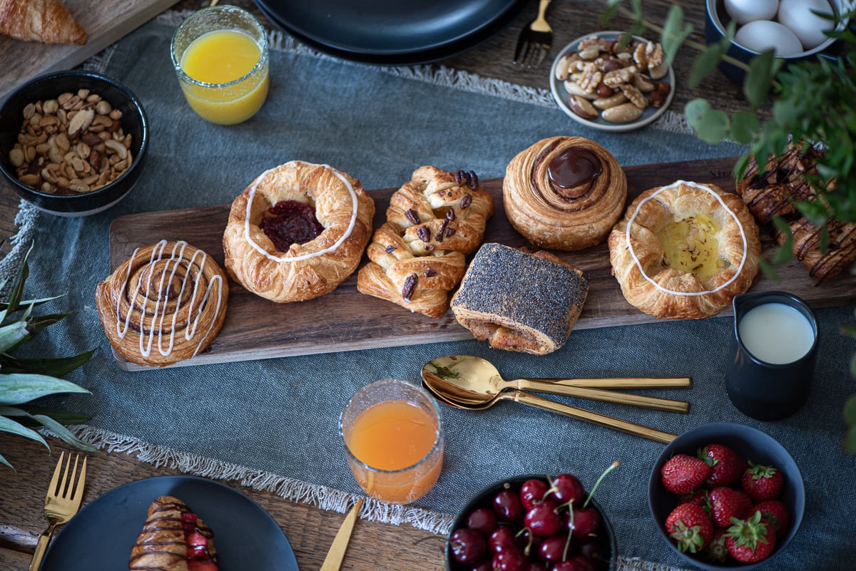 Cinnamon swirl_Raspberry crown_Maple Pecan plait_Copenhagener with remonce_High cinnamon swirl_Vanilla cream crown_Double Choco Danish plait_DSC9054 JPG RGB 72dpi