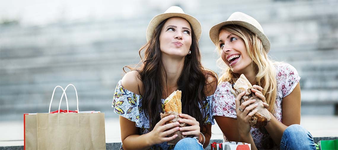 Girls_eating_sandwiches_1140x500px_reduced